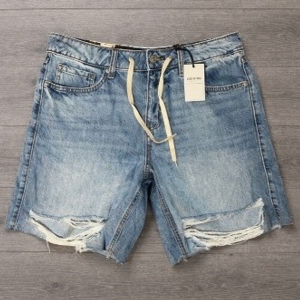 Forever 21 Distressed Denim Bermuda Shorts Light Wash High Waisted Size 29 NWT